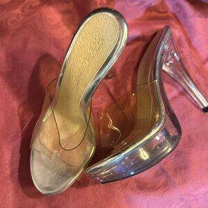 Lucite platform heels silver w/clear 
BRAND NEW NEVER WORN
